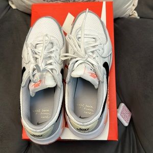 Nike Air Max Excee size 8